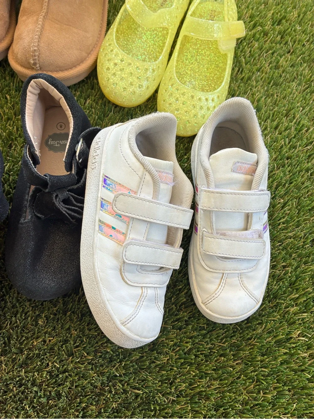 Converse Kids Low-Top Sneakers in Gray and Pink with Rainbow Elastic Laces